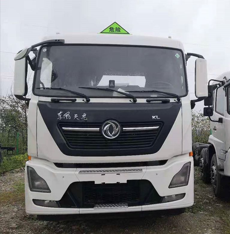 东风天龙前四后八17吨医疗废物转运车